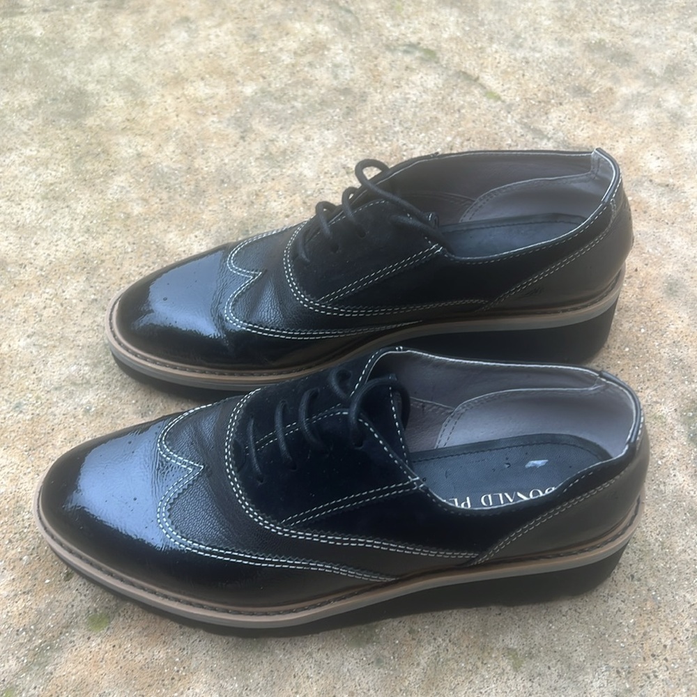 Donald J. Pliner Tanic Black Crinkle Patent Wedge Shoe Women's Size 7.5 - Picture 5 of 8